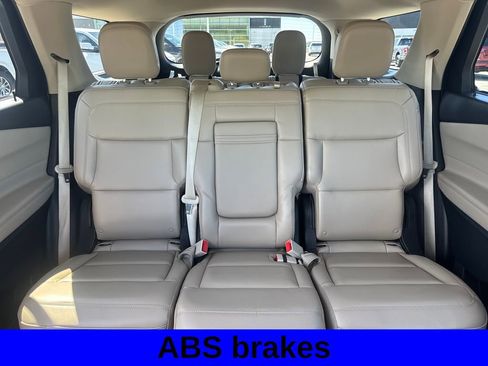 Used 2021 Ford Explorer XLT w/ Equipment Group 202A AWD/4WD image 14