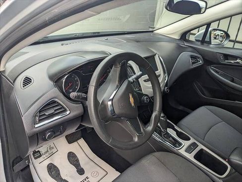 Used 2018 Chevrolet Cruze LS FWD image 8