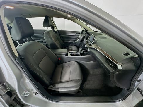 Used 2024 Nissan Altima 2.5 SV image 28