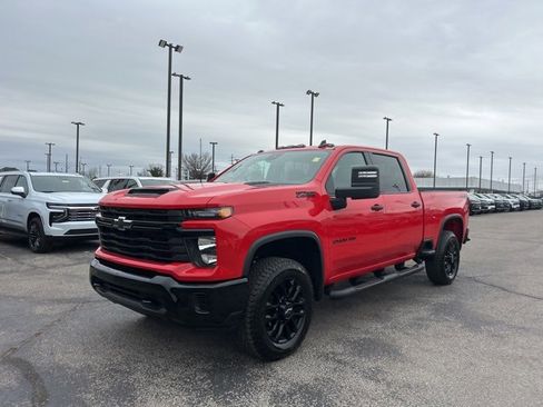 Used 2025 Chevrolet Silverado 2500 Custom w/ Custom Value Package image 7