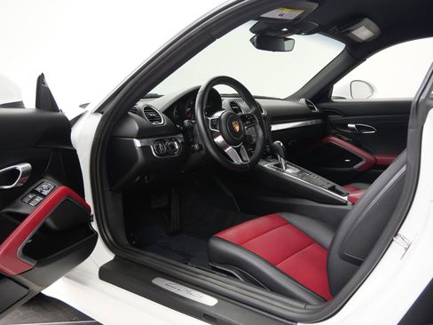 Used 2021 Porsche 718 Cayman RWD image 24