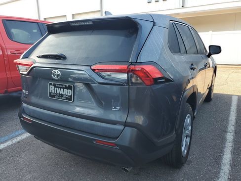 Used 2022 Toyota RAV4 LE FWD image 4