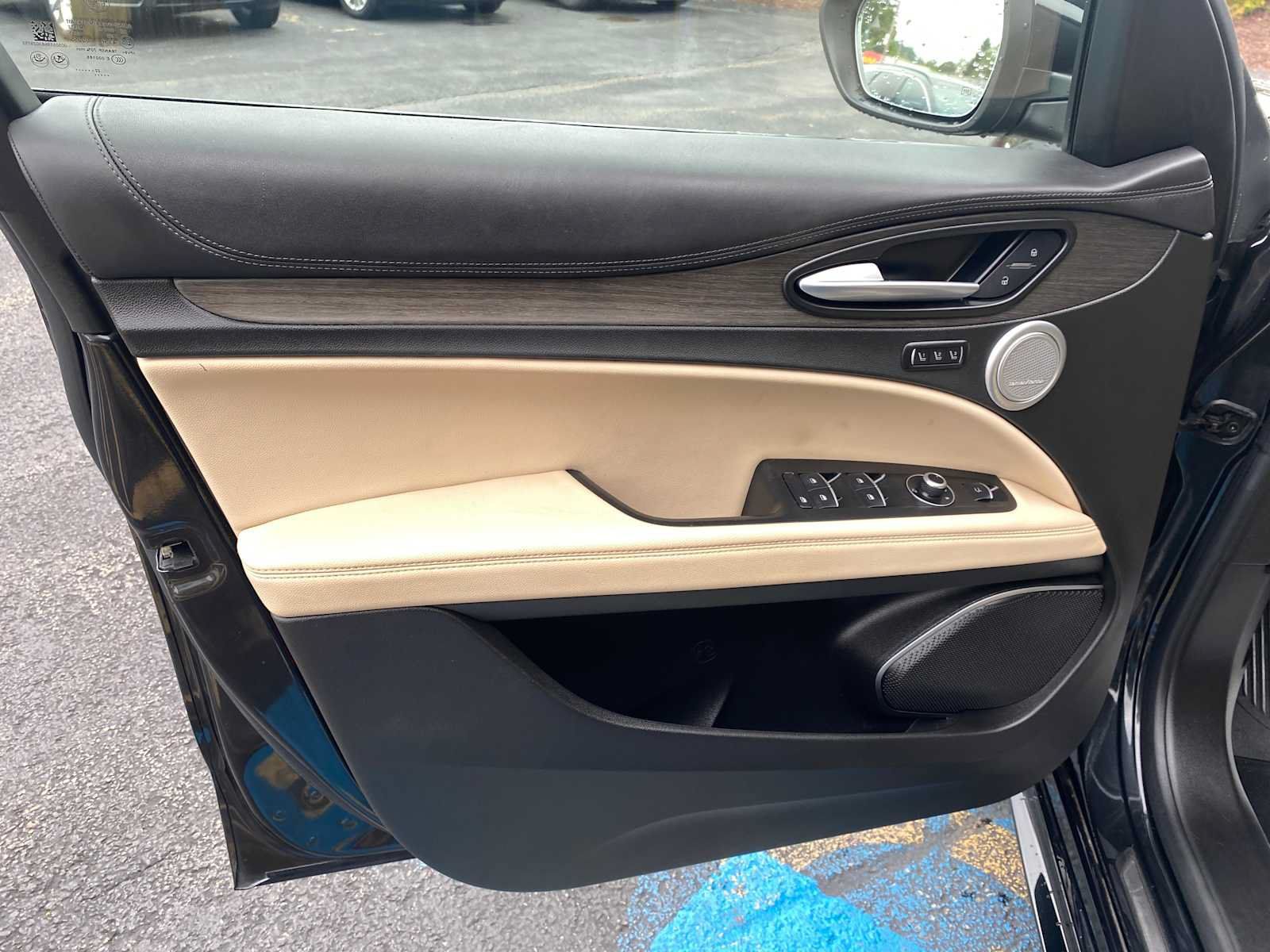 Used 2023 Alfa Romeo Stelvio Ti Lusso w/ Quick Order Package 22X Lusso AWD/4WD image 36
