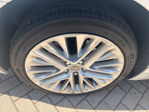 Used 2014 Lexus ES 350 w/ Luxury Package FWD image 26