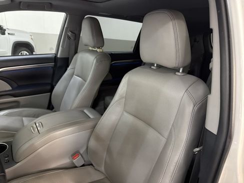 Used 2019 Toyota Highlander Limited w/ Protection Package #3 AWD/4WD image 5