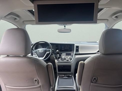Used 2015 Toyota Sienna XLE Premium AWD/4WD image 26