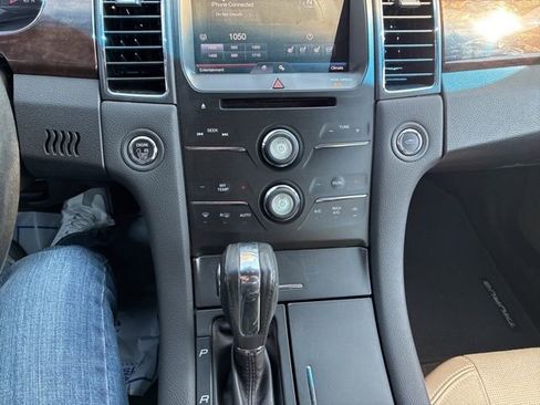 Used 2015 Ford Taurus Limited FWD image 22