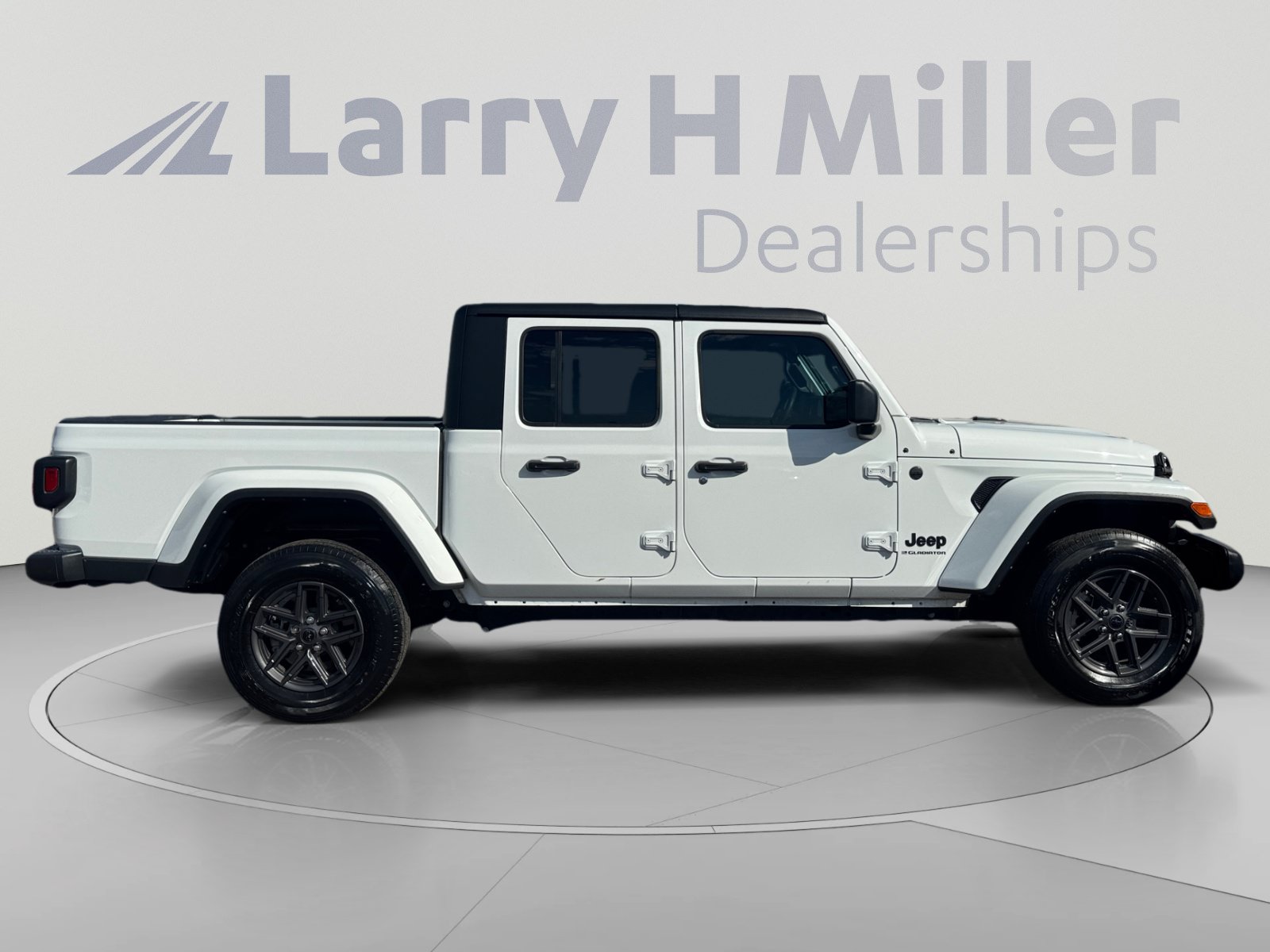 Used 2024 Jeep Gladiator Sport AWD/4WD image 4