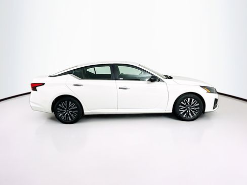 Used 2025 Nissan Altima 2.5 SV image 10