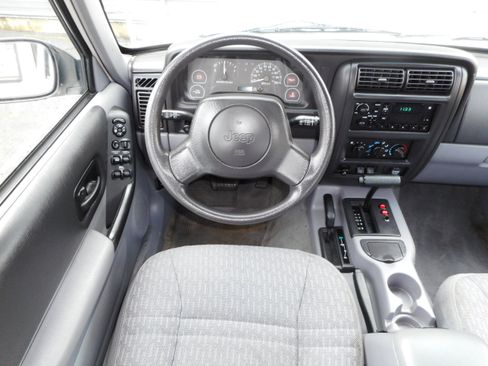 Used 1998 Jeep Cherokee SE image 20