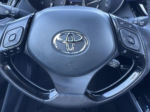 Certified 2022 Toyota C-HR XLE image 22