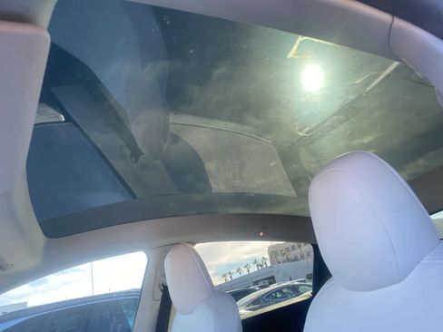 Used 2023 Tesla Model Y Performance image 13