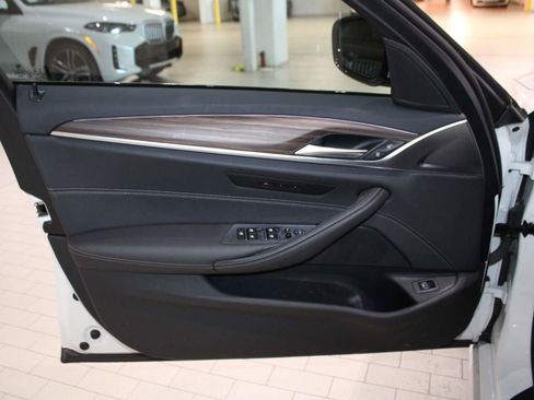 Certified 2022 BMW 530i w/ M Sport Package image 10