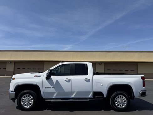 Used 2023 Chevrolet Silverado 2500 LT w/ Convenience Package AWD/4WD image 4