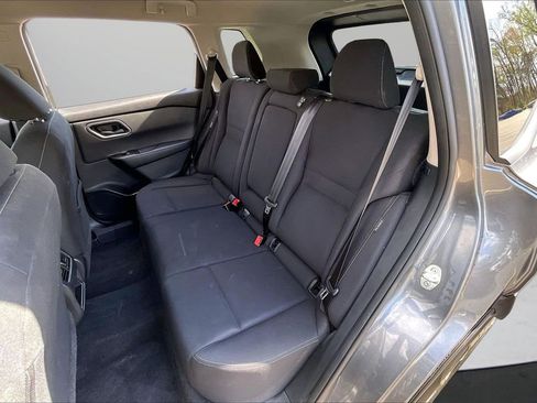 Used 2024 Nissan Rogue S image 22