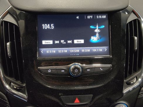 Used 2017 Chevrolet Cruze Premier image 25