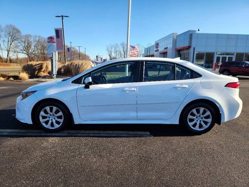 Used 2023 Toyota Corolla LE image 4