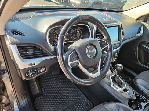 Used 2015 Jeep Cherokee Trailhawk AWD/4WD image 16