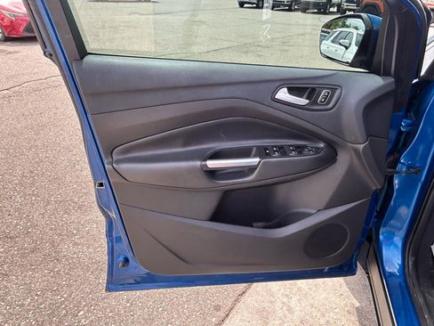 Used 2017 Ford Escape SE w/ Equipment Group 201A FWD image 14