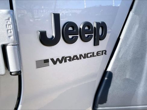 Used 2023 Jeep Wrangler Sport AWD/4WD image 9
