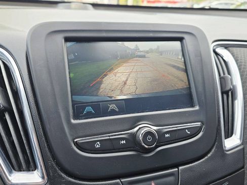 Used 2017 Chevrolet Malibu LT FWD image 17