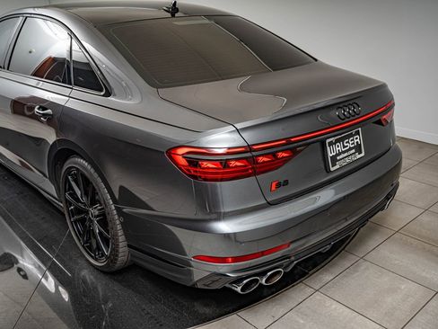 Used 2022 Audi S8 AWD/4WD image 18