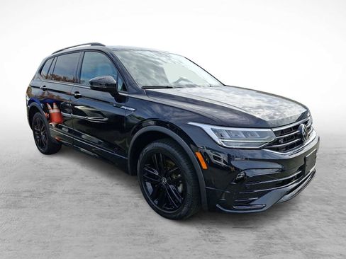 Used 2022 Volkswagen Tiguan SE R-Line AWD/4WD image 3