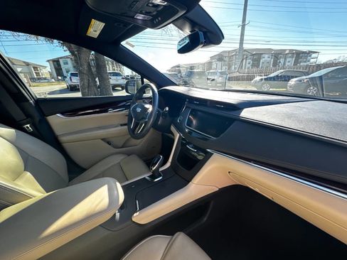 Used 2017 Cadillac XT5 Luxury w/ Driver Awareness Package image 34