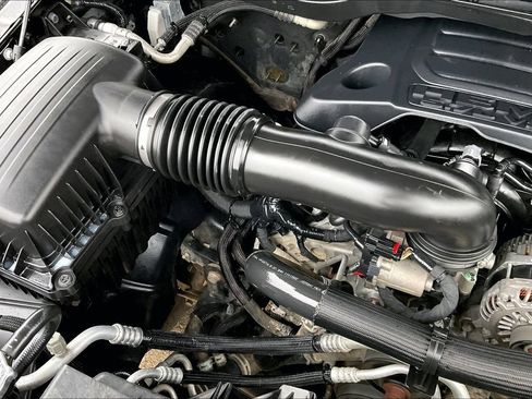Used 2019 RAM 1500 Laramie AWD/4WD image 32