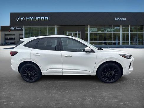 Used 2023 Ford Escape ST-Line Elite w/ Premium Technology Package image 3