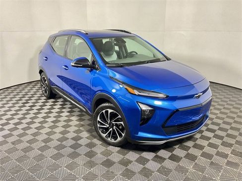 Used 2023 Chevrolet Bolt EUV Premier w/ Sun & Sound Package image 4