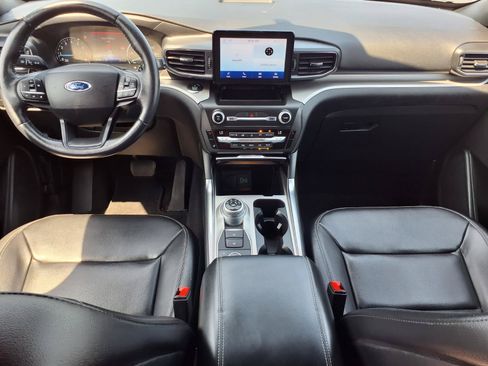 Used 2020 Ford Explorer XLT w/ Equipment Group 202A AWD/4WD image 10