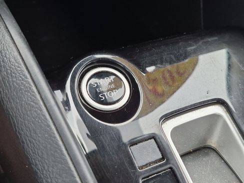 Used 2021 Nissan Versa SV FWD image 21