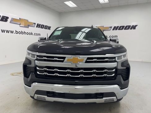 Used 2023 Chevrolet Silverado 1500 LTZ image 2