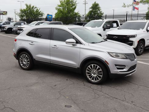 Used 2018 Lincoln MKC Reserve FWD image 2