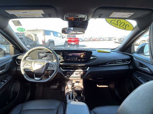 Certified 2025 Buick Envista Sport Touring image 22