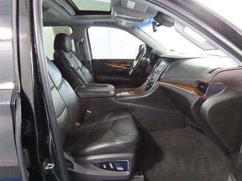 Used 2016 Cadillac Escalade Luxury RWD image 41