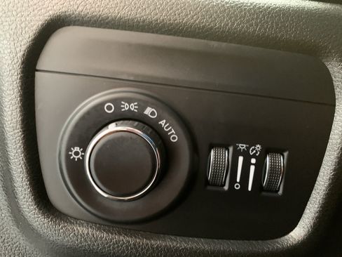 Used 2023 Jeep Grand Cherokee Laredo RWD image 28