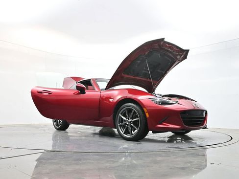 Used 2019 MAZDA MX-5 Miata RF Grand Touring RWD image 32