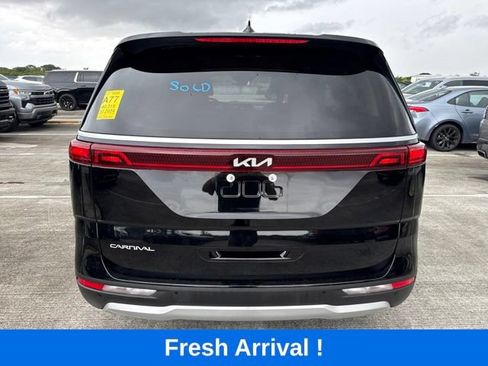 Used 2024 Kia Carnival LX FWD image 18