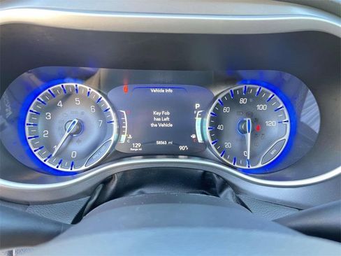 Used 2024 Chrysler Pacifica Touring-L image 13