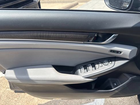 Used 2018 Honda Accord Touring image 13