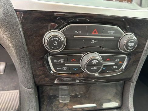 Used 2020 Chrysler 300 Limited image 28
