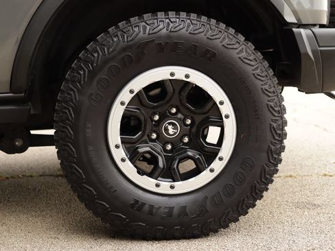 Used 2023 Ford Bronco Badlands AWD/4WD image 38