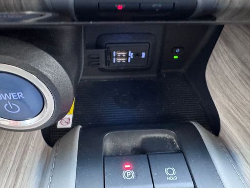 Used 2021 Toyota Venza image 23