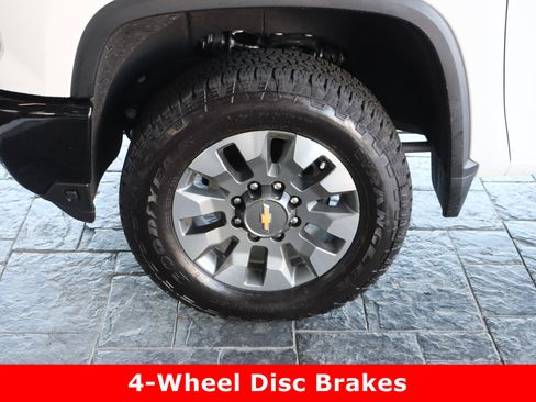 Used 2025 Chevrolet Silverado 2500 Custom w/ Custom Value Package image 11