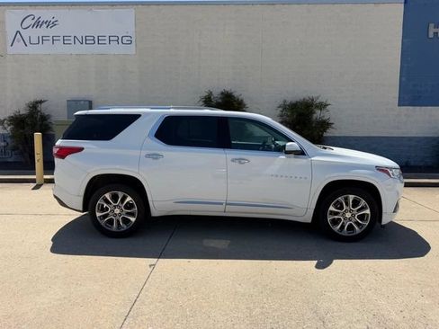 Used 2018 Chevrolet Traverse Premier w/ Driver Confidence II Package FWD image 2