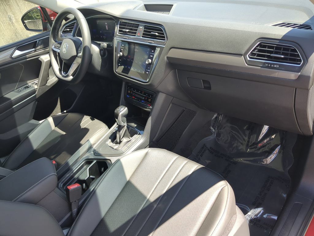 Certified 2023 Volkswagen Tiguan SE FWD image 11