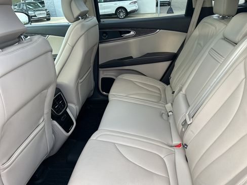 Used 2016 Lincoln MKX Reserve w/ Driver Assistance Package image 9