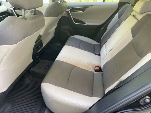 Used 2019 Toyota RAV4 XLE w/ Convenience Package AWD/4WD image 11